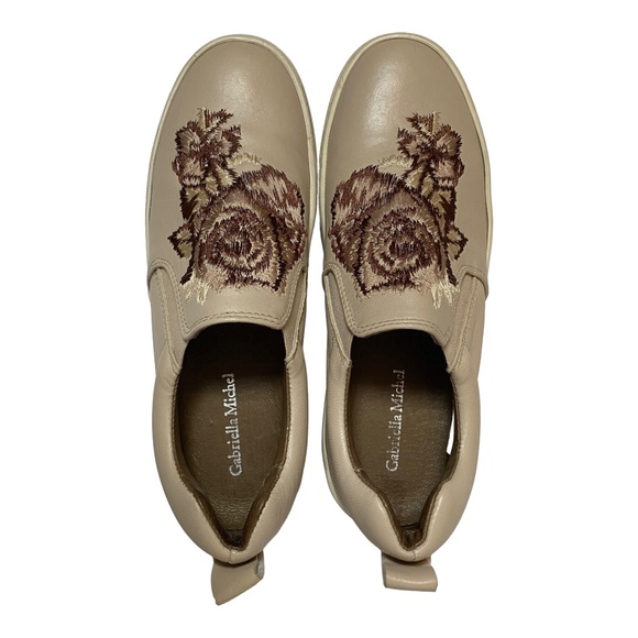 Gabriella Michel Embroidered Rose Slipon Sneaker in Sand, Size 37 - US 6… - Picture 3 of 10